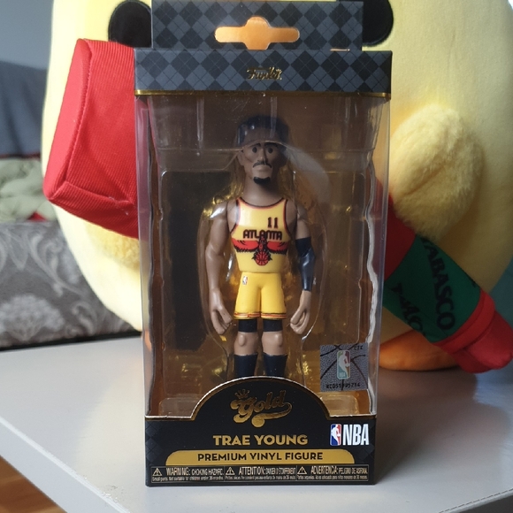 NBA Trae Young Vinyl Figure in Yellow and Red - Picture 1 of 1